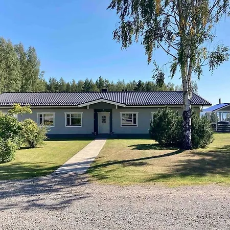 Kupsala , Laatulomat Vila *