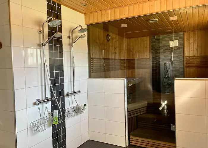 Kupsala , Laatulomat 빌라